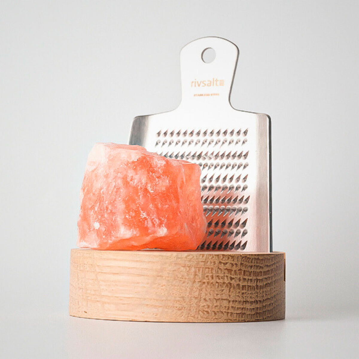 Rivsalt Original sett med rivjern, saltstein og bordstativ i eik