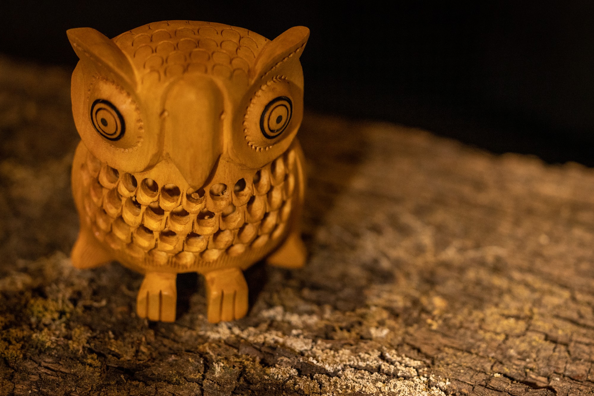 Eule in Eule aus Holz, H 7,5 cm, B 6,8 cm, T 3,9 cm von fischer's lagerhaus