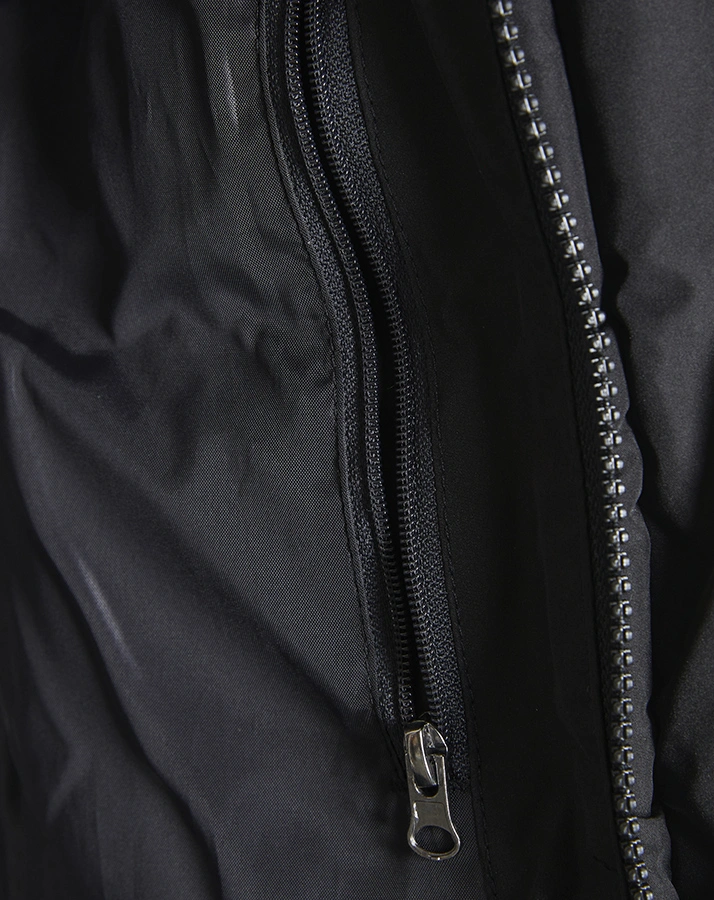 Steppjacke OMSLUTT in schwarz