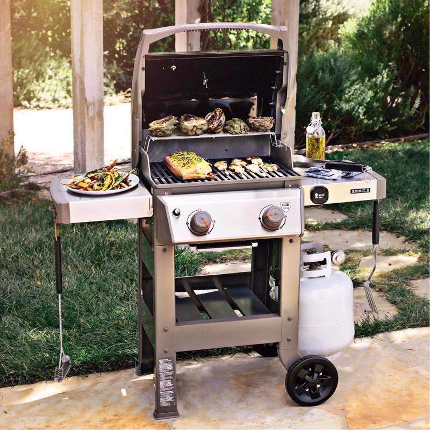 Churrasqueira a gás propano Weber Spirit II E-210 com 2 queimadores, preta.