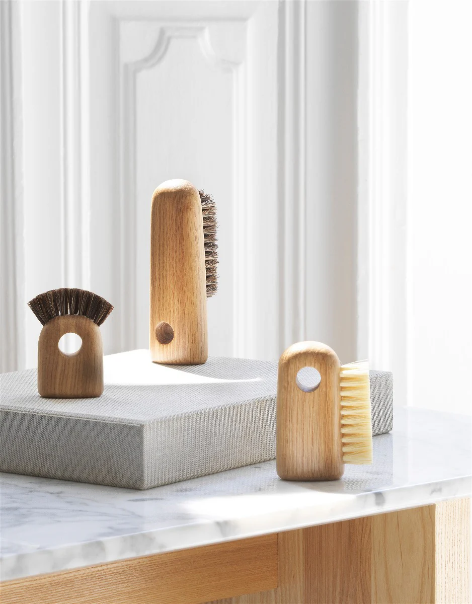 Normann Copenhagen  Nift børste, eg - H: 15 cm.