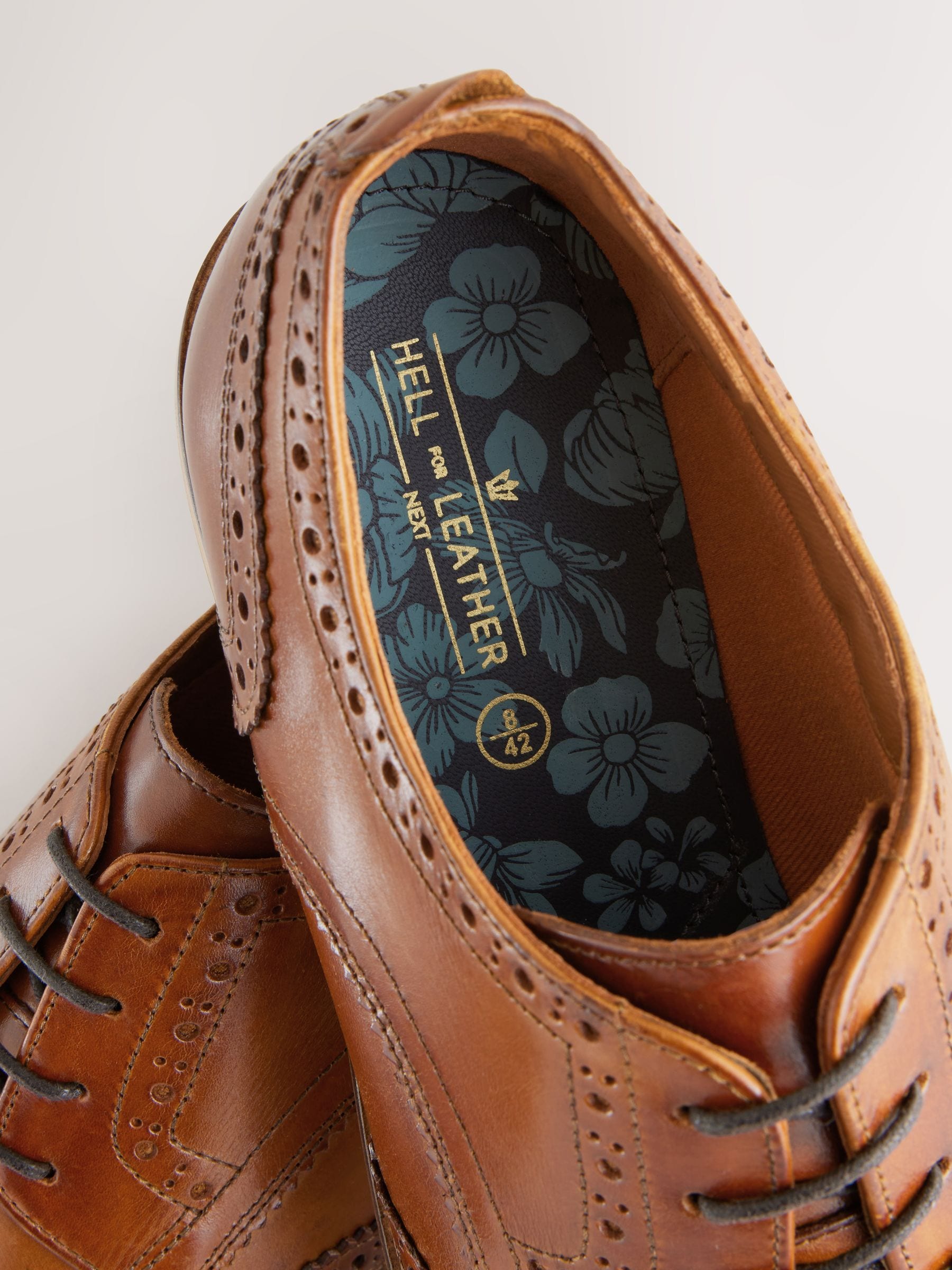 Lichtbruin - Standaard pasvorm - Brogues van leer met contrasterende zool