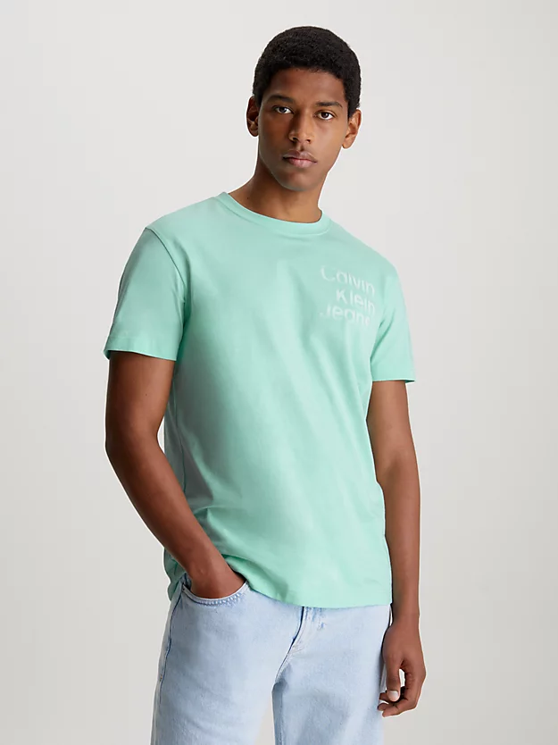 Camiseta com logotipo