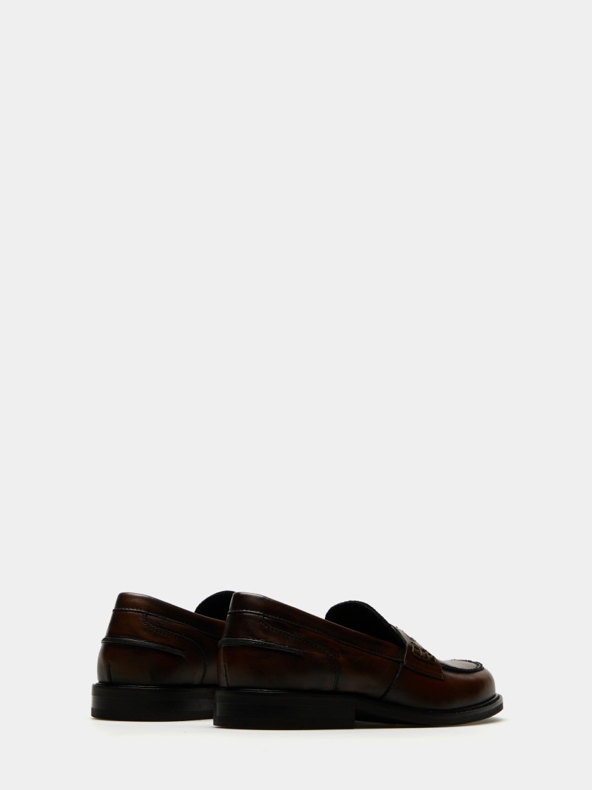 Mocassins clássicos em pele