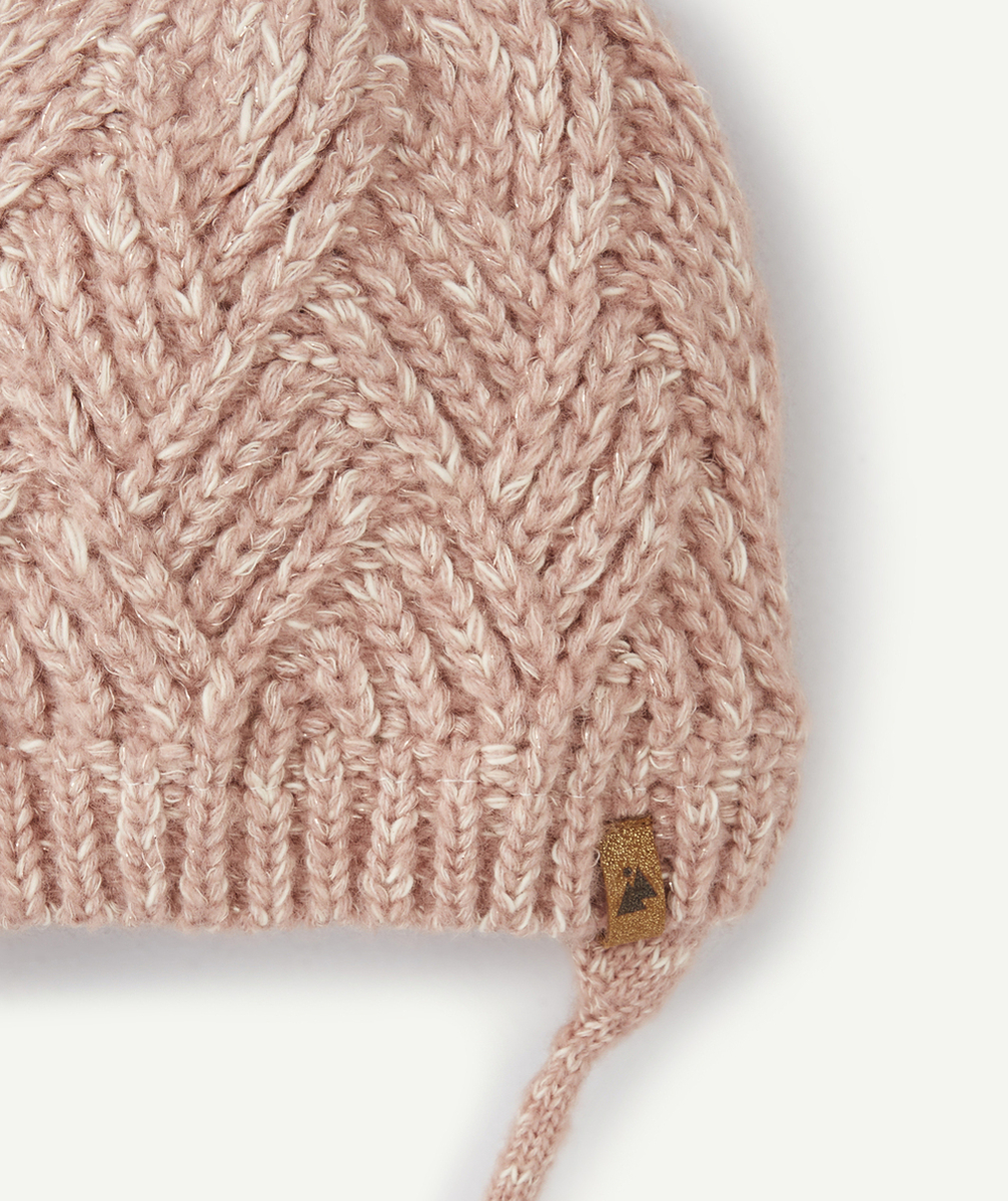 BONNET BÉBÉ FILLE EN MAILLE TRESSÉE ROSE AVEC POMPON