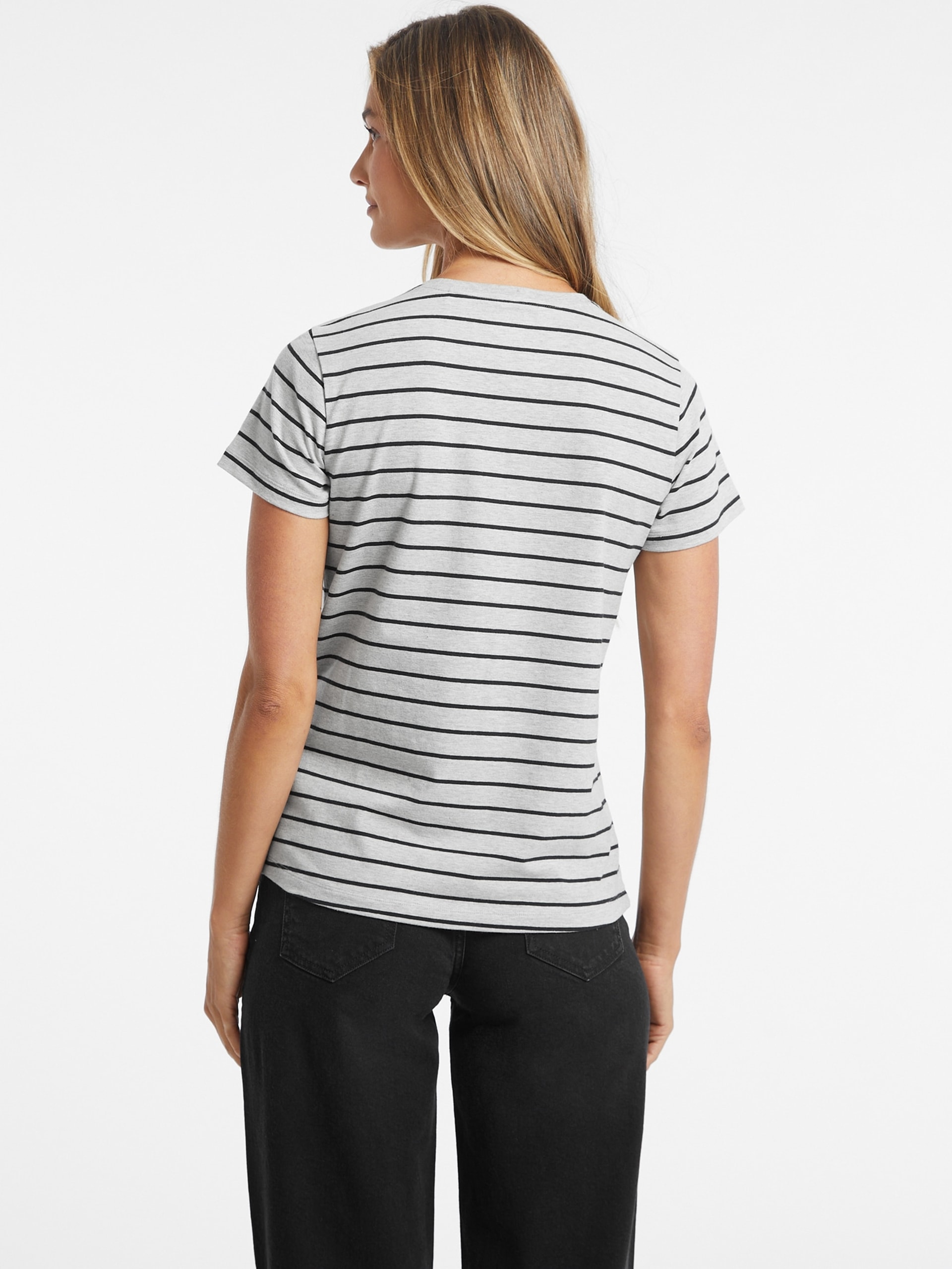 Camiseta listrada clássica com logo bordado