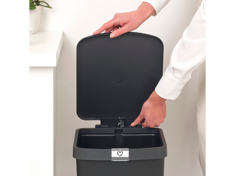 Brabantia Recyclingbehälter StepUp 25 l, Dunkelgrau Treteimer für Recycling Materialien
