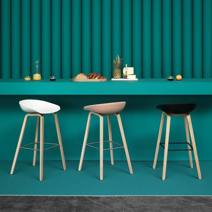 HAY - About A Stool AAS 32 H 75 cm, Eiche lackiert / Edelstahl / white 2.0 (Kunststoffgleiter)