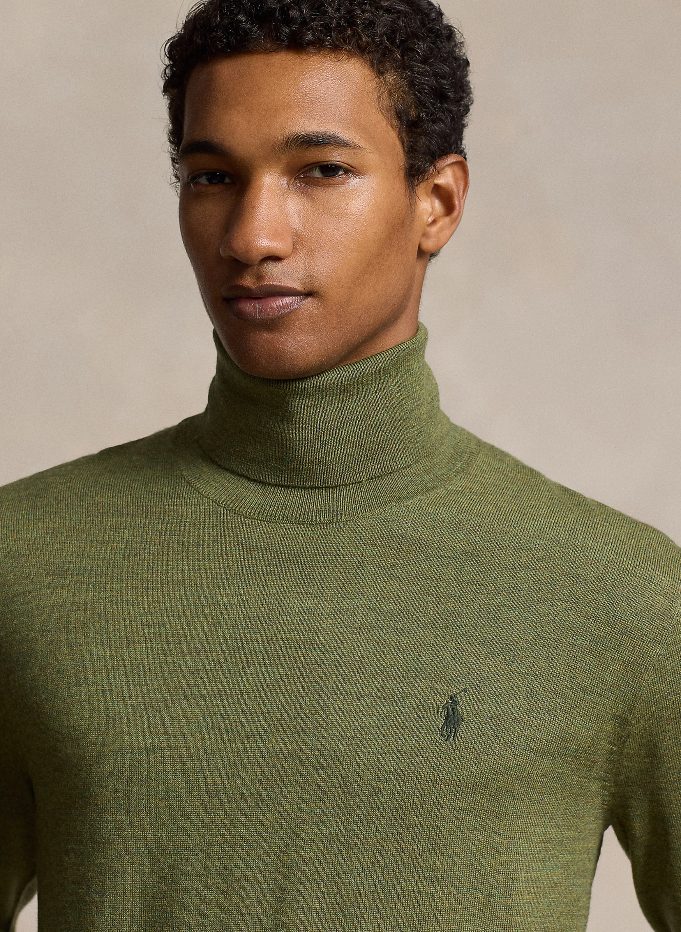Pull col roulé brodé en laine| Vert