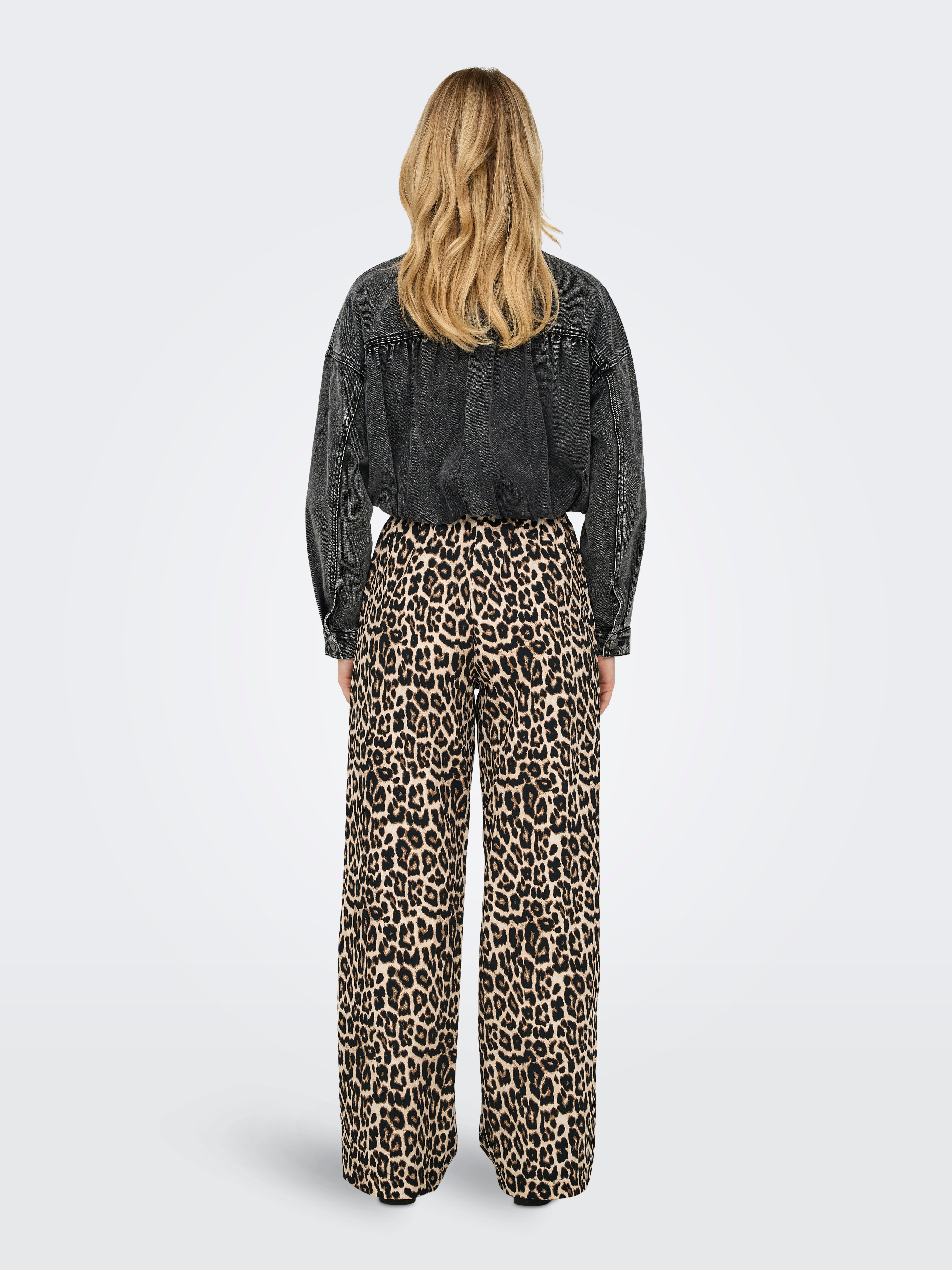 ONLCLARA Mittlere Taille Normal geschnitten Hose Black