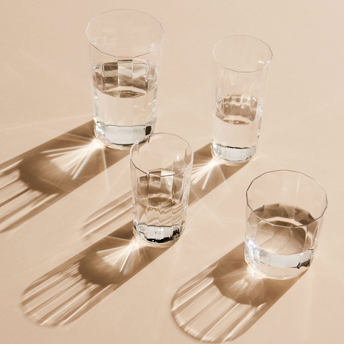 Vinklet glass 4 stk (medium), klart