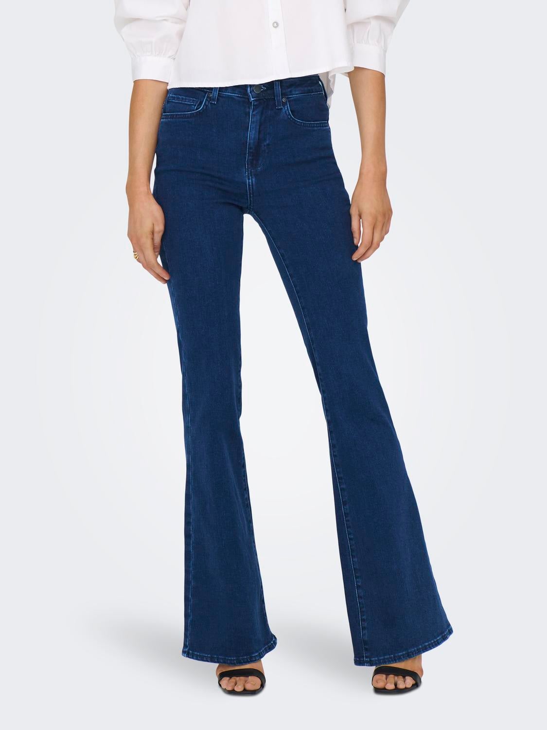 ONLHELLA Hohe Taille Retro-Fit, ausgestellt Jeans Medium Blue Denim
