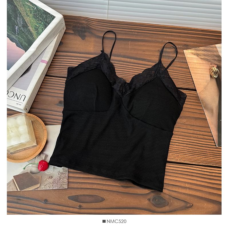 Lemongrass - Cami-top met kanten rand en pad