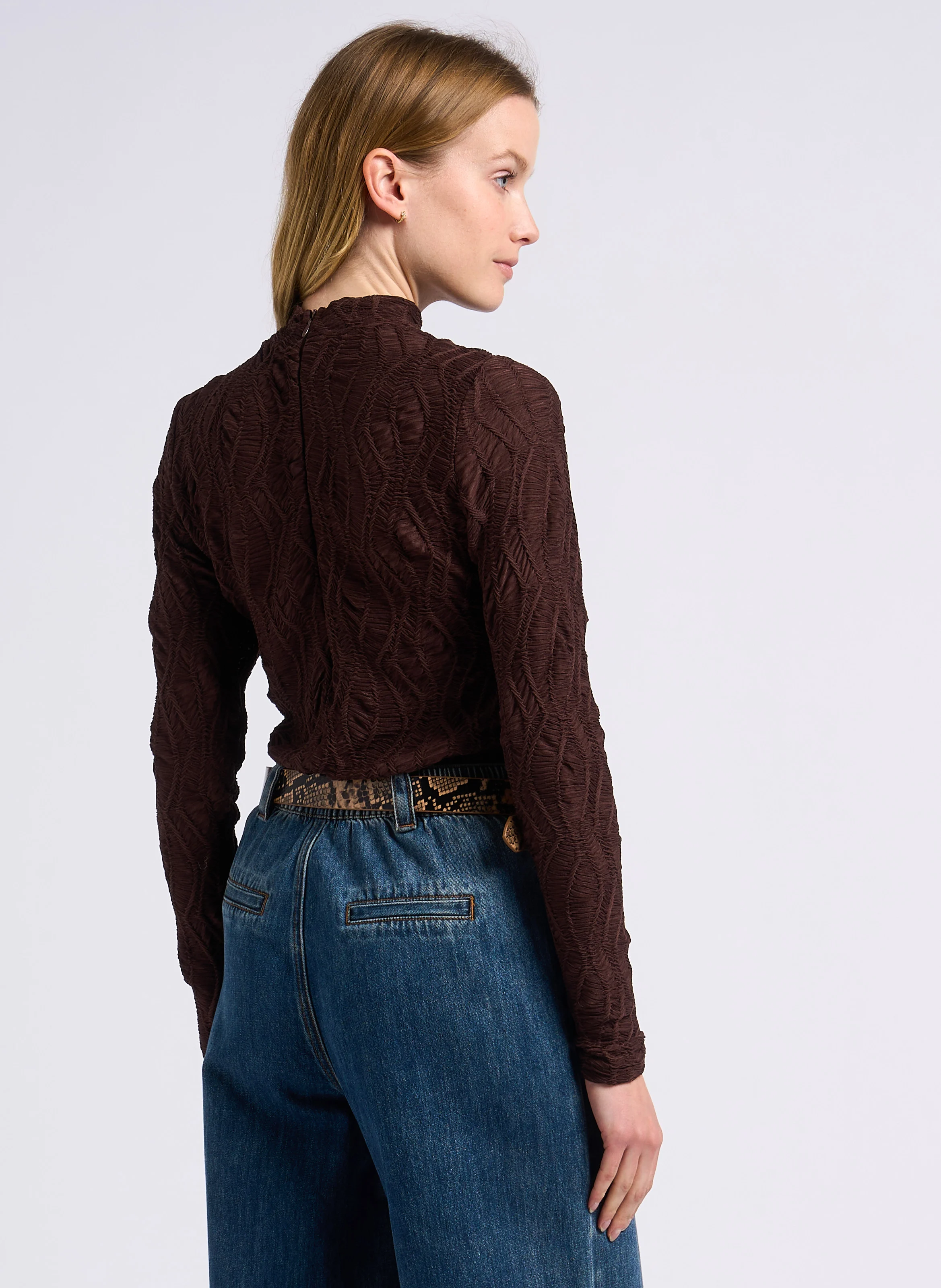LOANA - Top ajusté col montant en fibres recylées | Marron