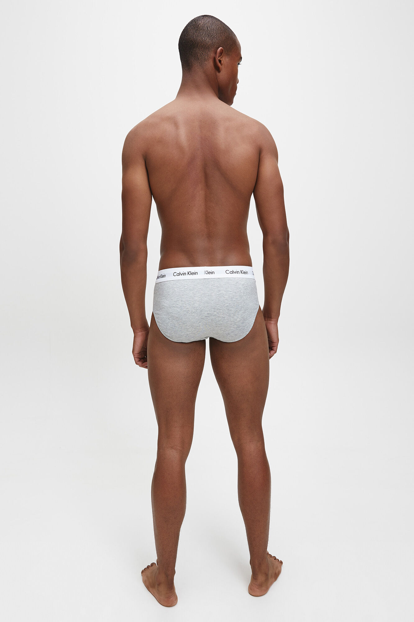 Cuecas Calvin Klein de algodão, pacote com 3 unidades e cós elástico.