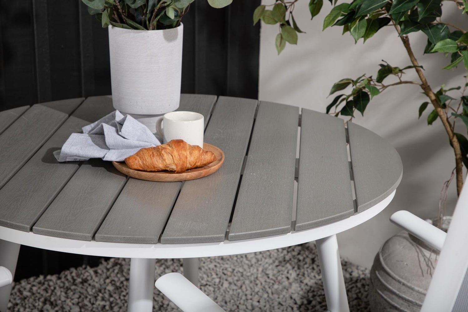 Break tuinset: tafel 90x90cm, 2 Break stoelen, grijs. 90 x 74 x 90 cm