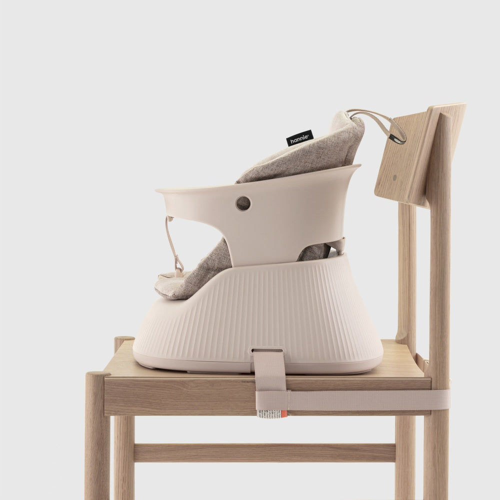 Køb Hannie White Sand The Portable High Chair