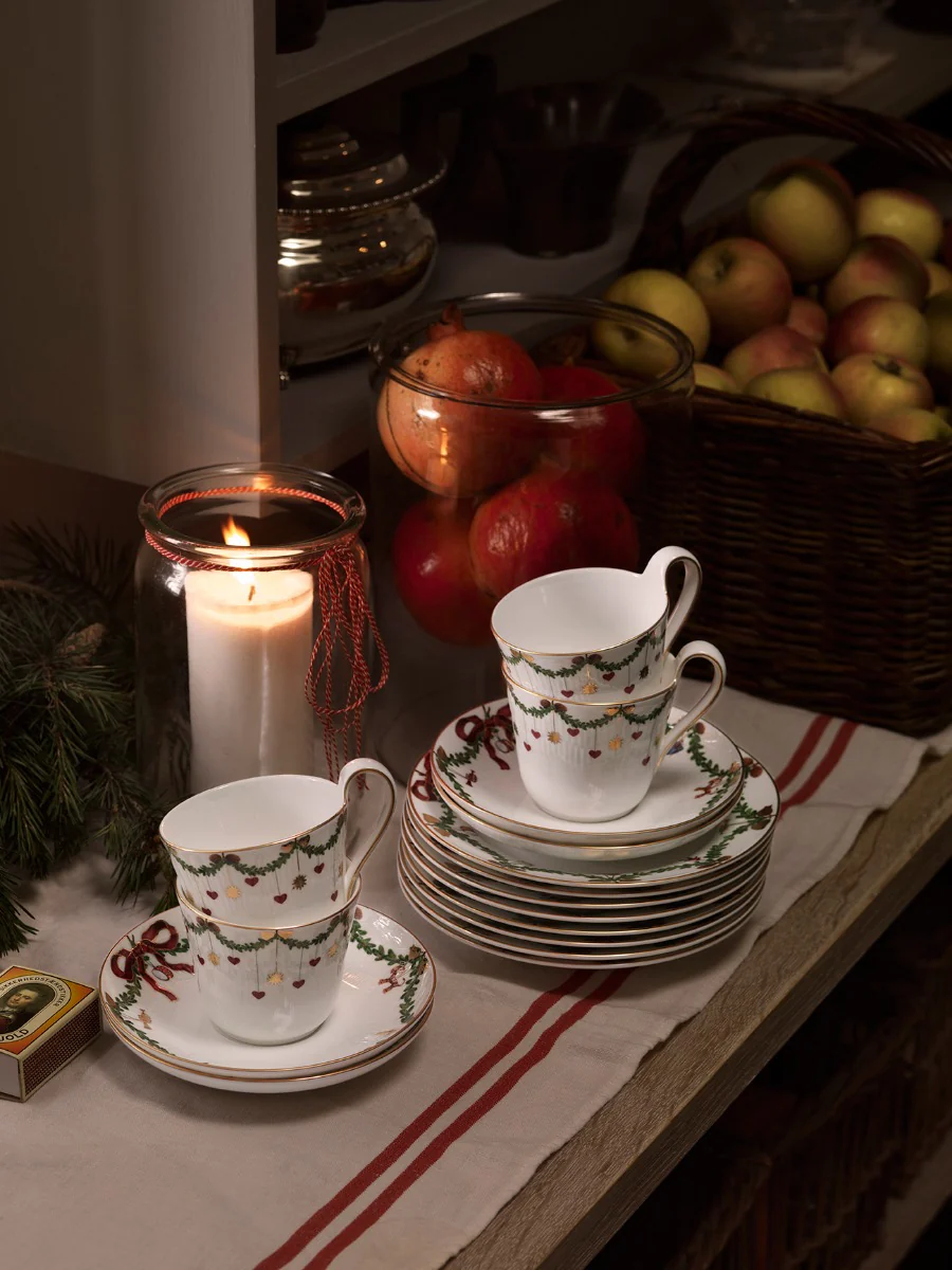 Royal Copenhagen  Stjerne Riflet jul højhankskop m/ underkop - 24 cl.