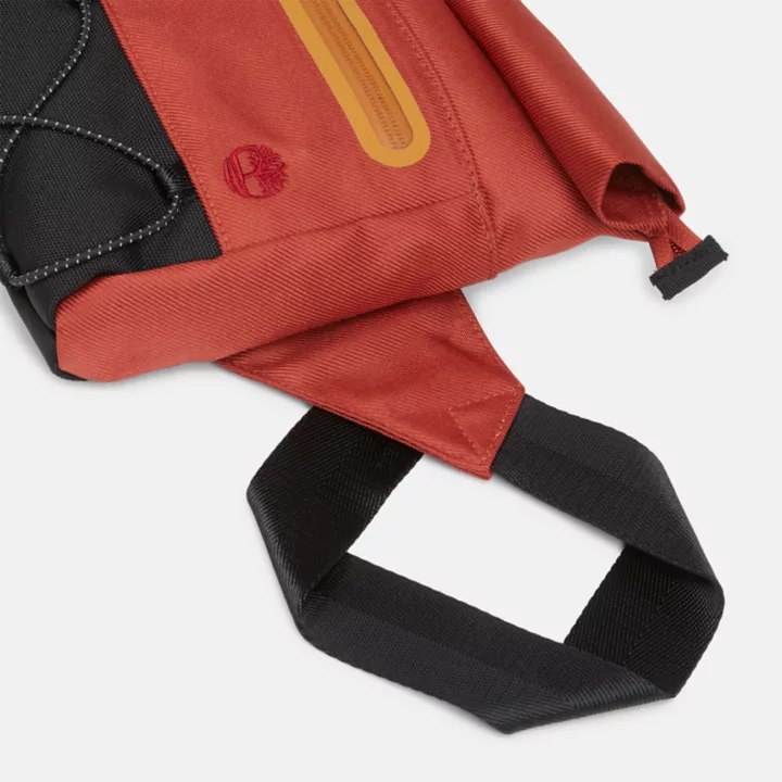 Bolsa transversal unissex para caminhadas na cor vermelha.