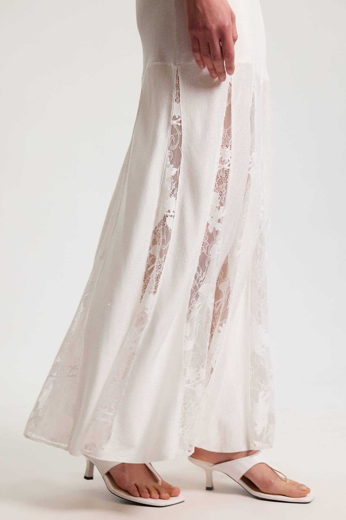 KarenMillen Robe Maxi Tricot Petite Taille en Mélange Viscose Fluide avec Détails en Dentelle Transparente