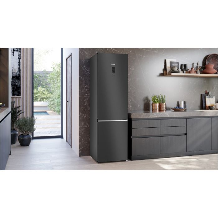 Siemens Kühl-Gefrier-Kombination iQ500 KG39NAXCF BlackSteel