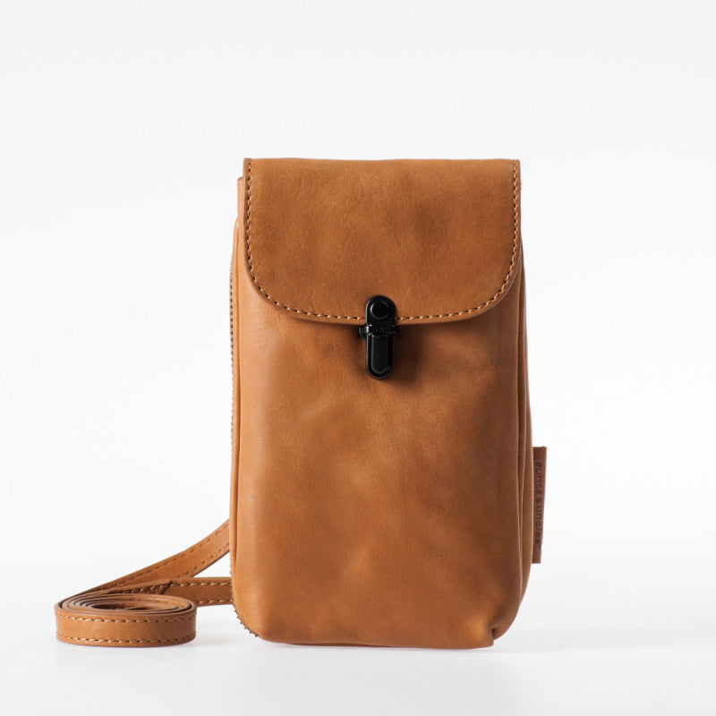 Aunts & Uncles Grandma's Luxury Club Mrs. Lemon Twist Telefoontasje Caramel