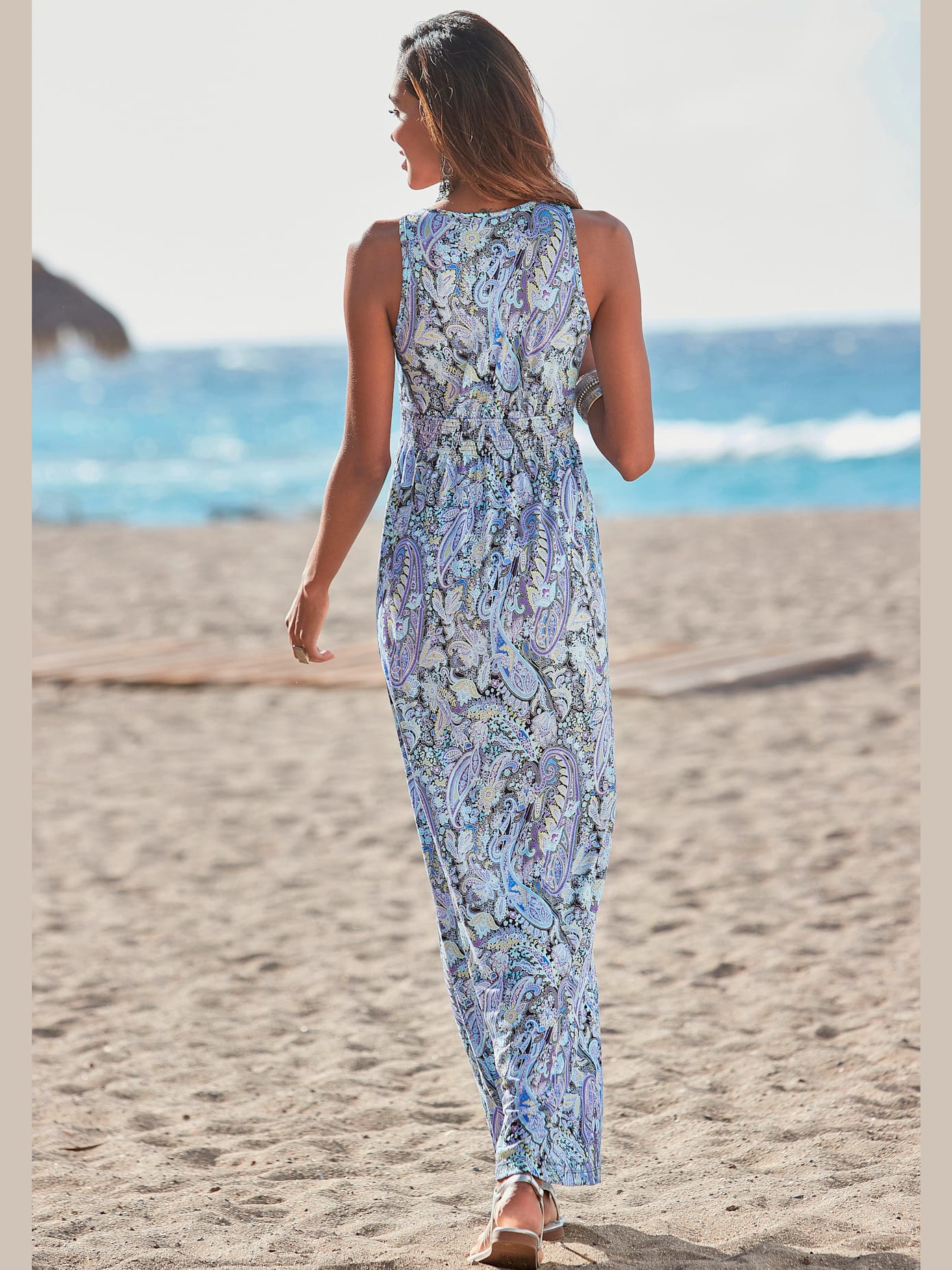 Robe longue séduisante encolure réglable