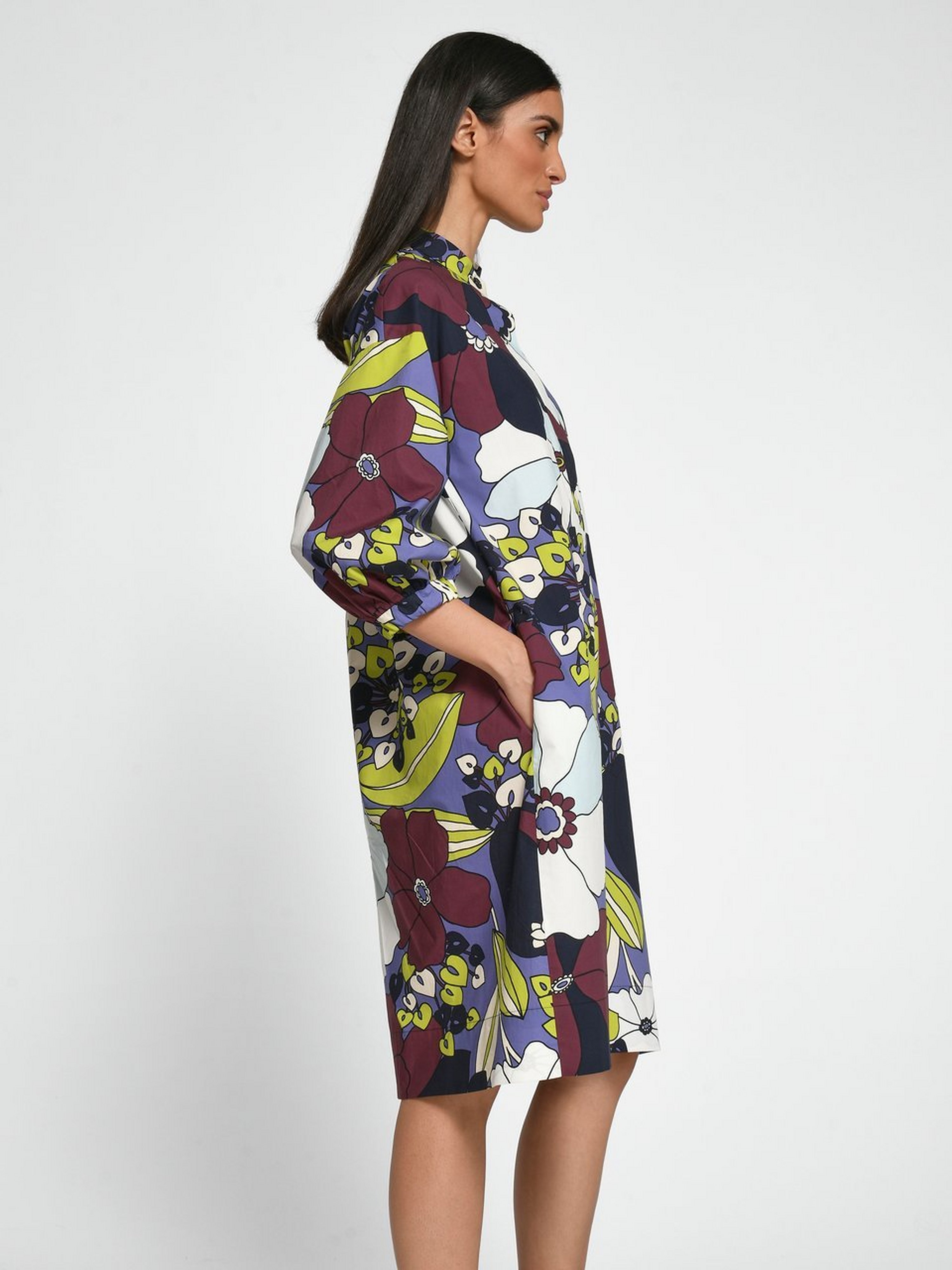 Kleid mit überschnittener Schulter