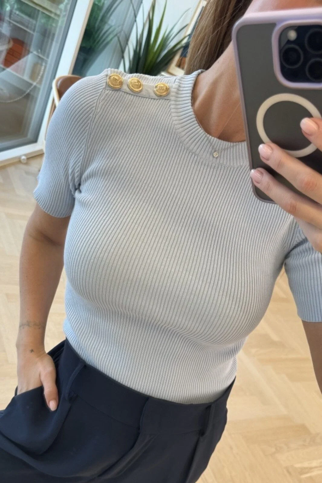 Valentin Studio Gold Button Knit T-shirt light blue