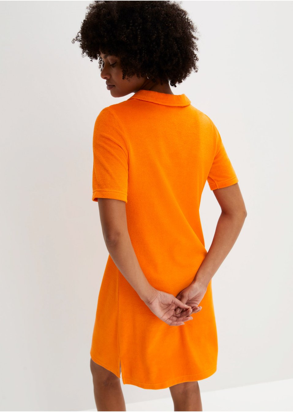 Robe en tissu éponge avec col polo