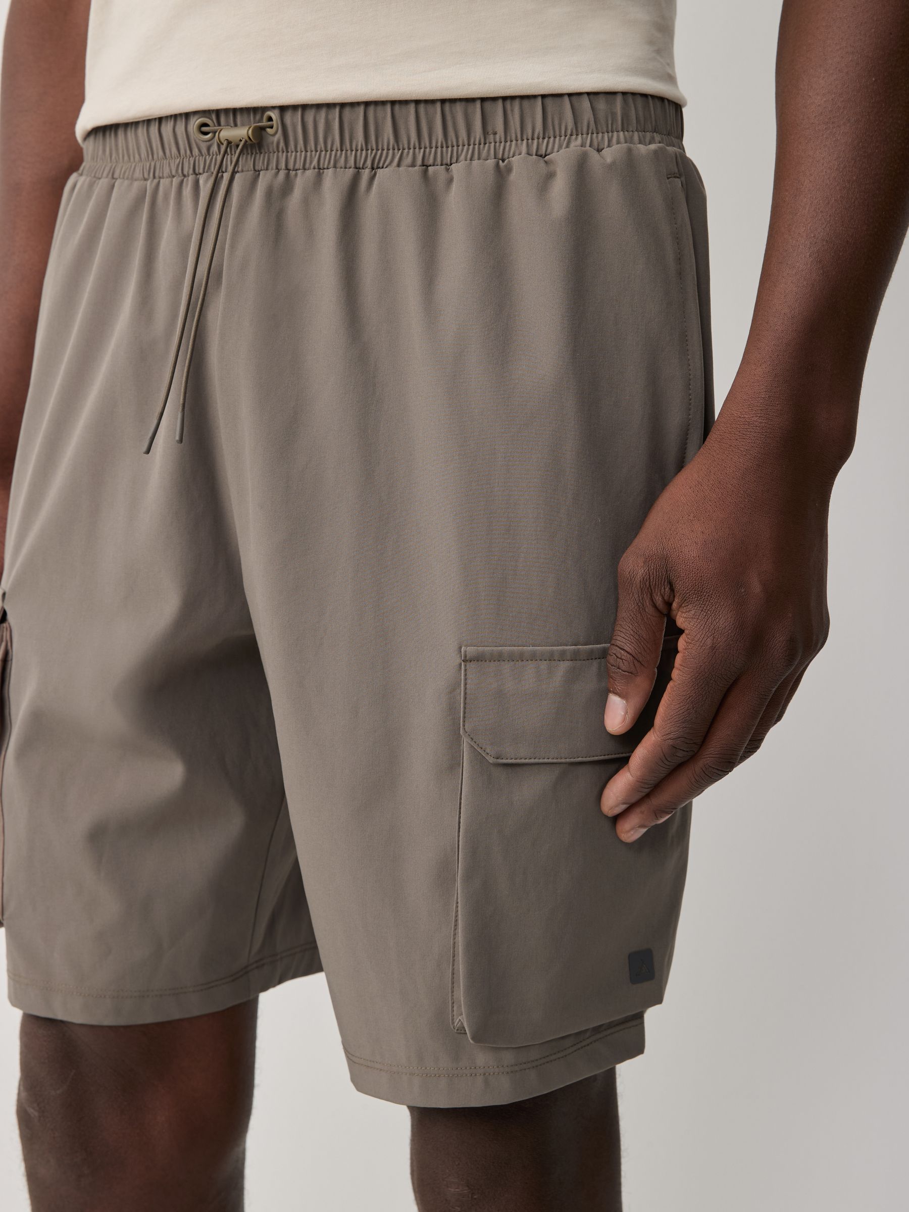 Neutraal kiezelkleurig - Active cargo gym trainingshorts