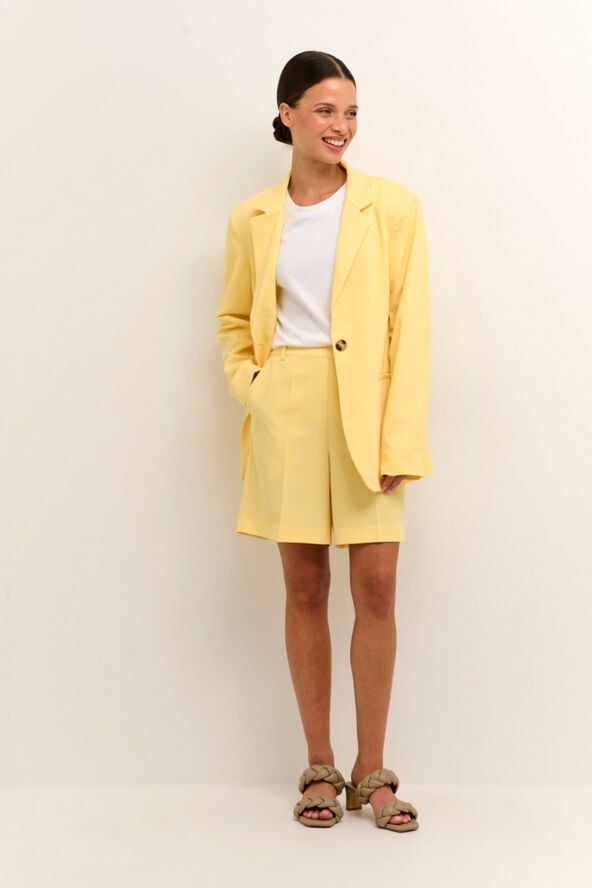 Kaffe KAsakura Wide Shorts Pale banana