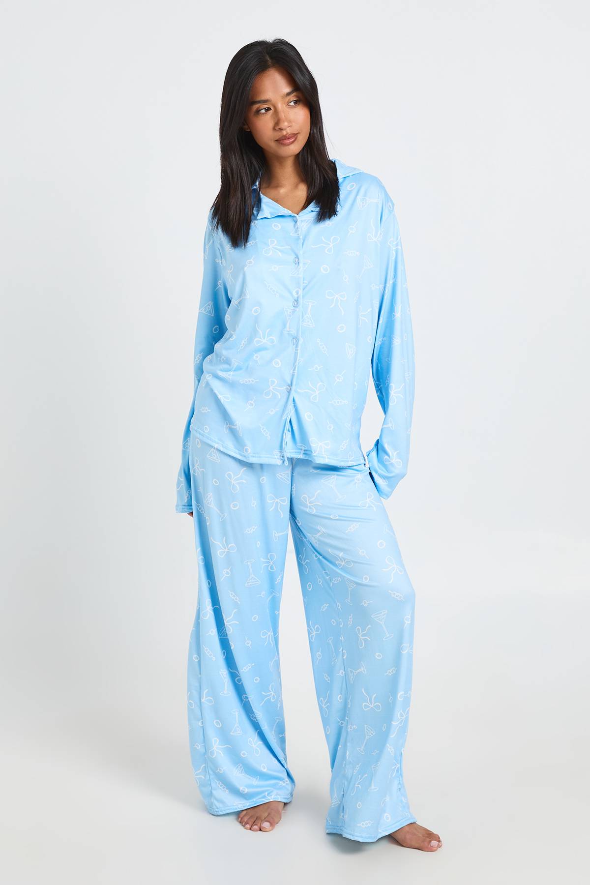 boohoo Ensemble Pyjama Petite Avec Haut À Manches Longues Et Pantalon Imprimé Martini Et Nœuds