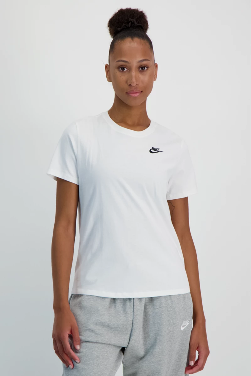 Nike Sportswear Club Essentials Damen T-Shirt