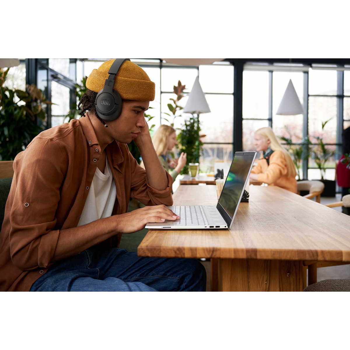 JBL Tune 770NC trådløse around-ear hodetelefoner (sort)