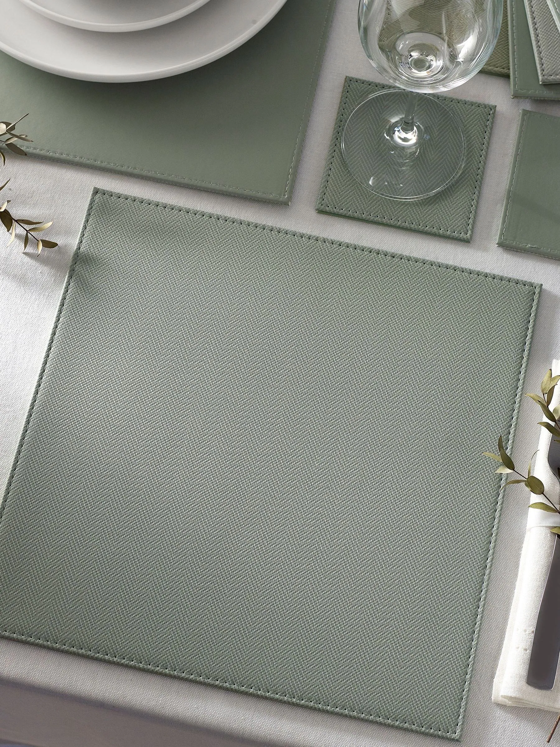 Set van 4 omkeerbare placemats en onderzetters van imitatieleer