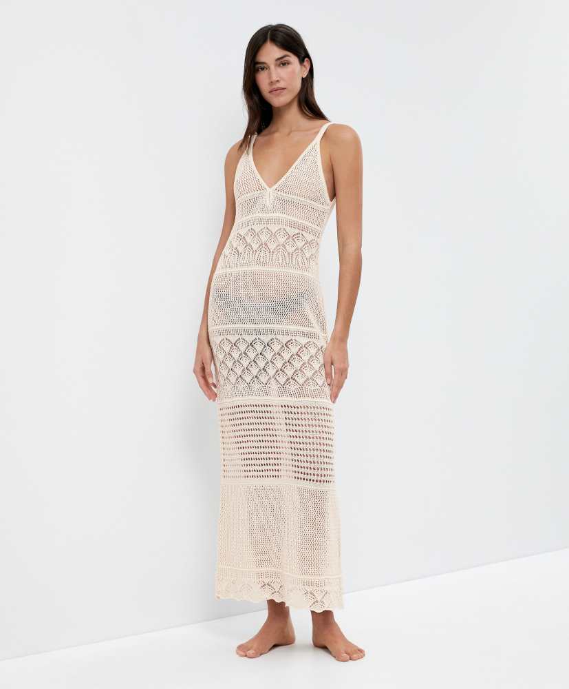 Vestido longo com detalhes em crochê