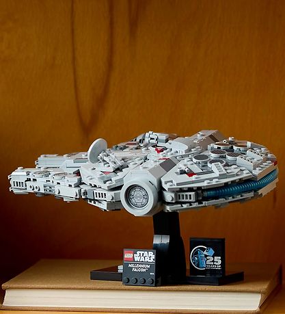 LEGO® Star Wars - Millennium Falcon LSW IP 4 2024 75375 - 921