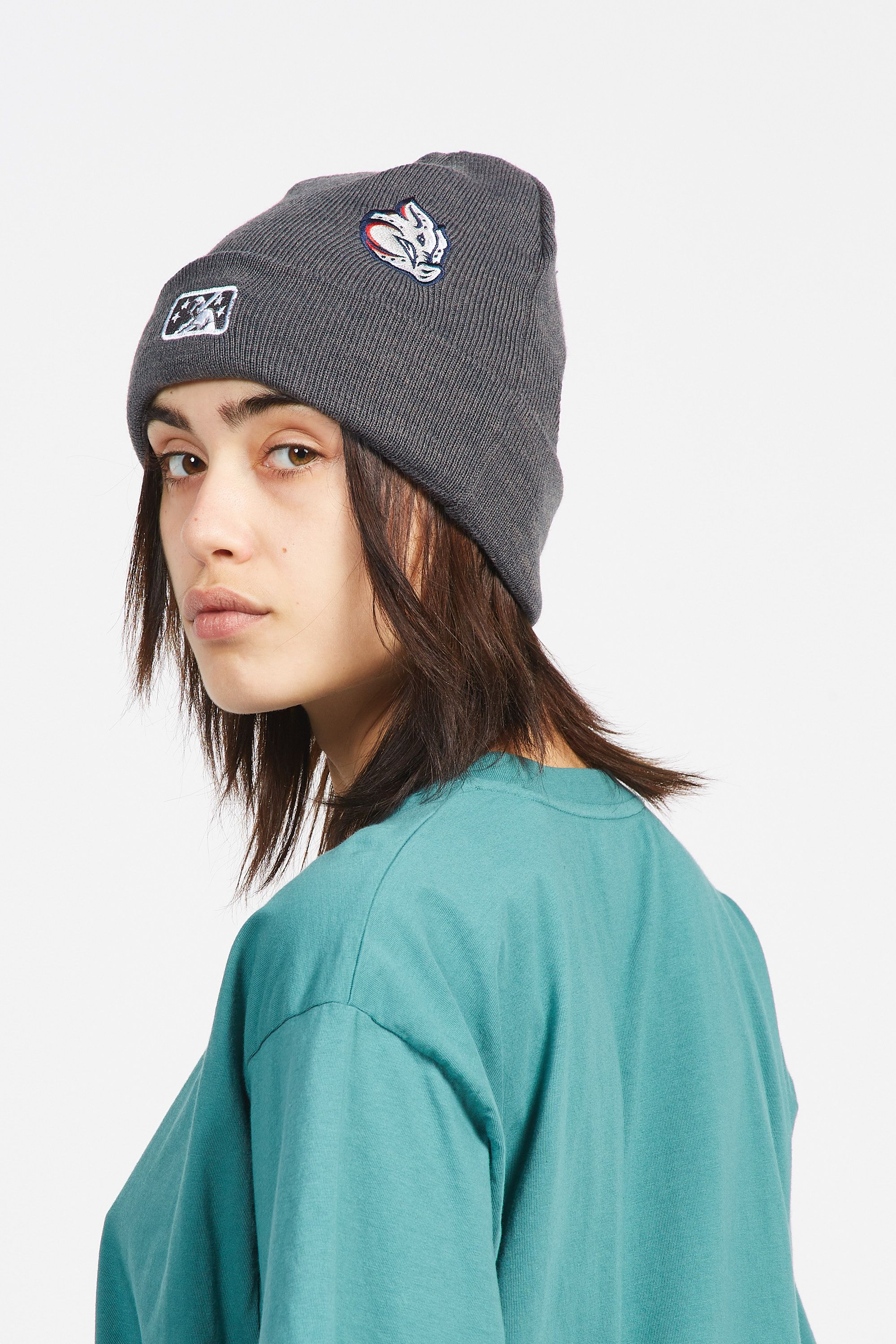 NEW ERA BONNET MULTI PATCH CUFF Gris