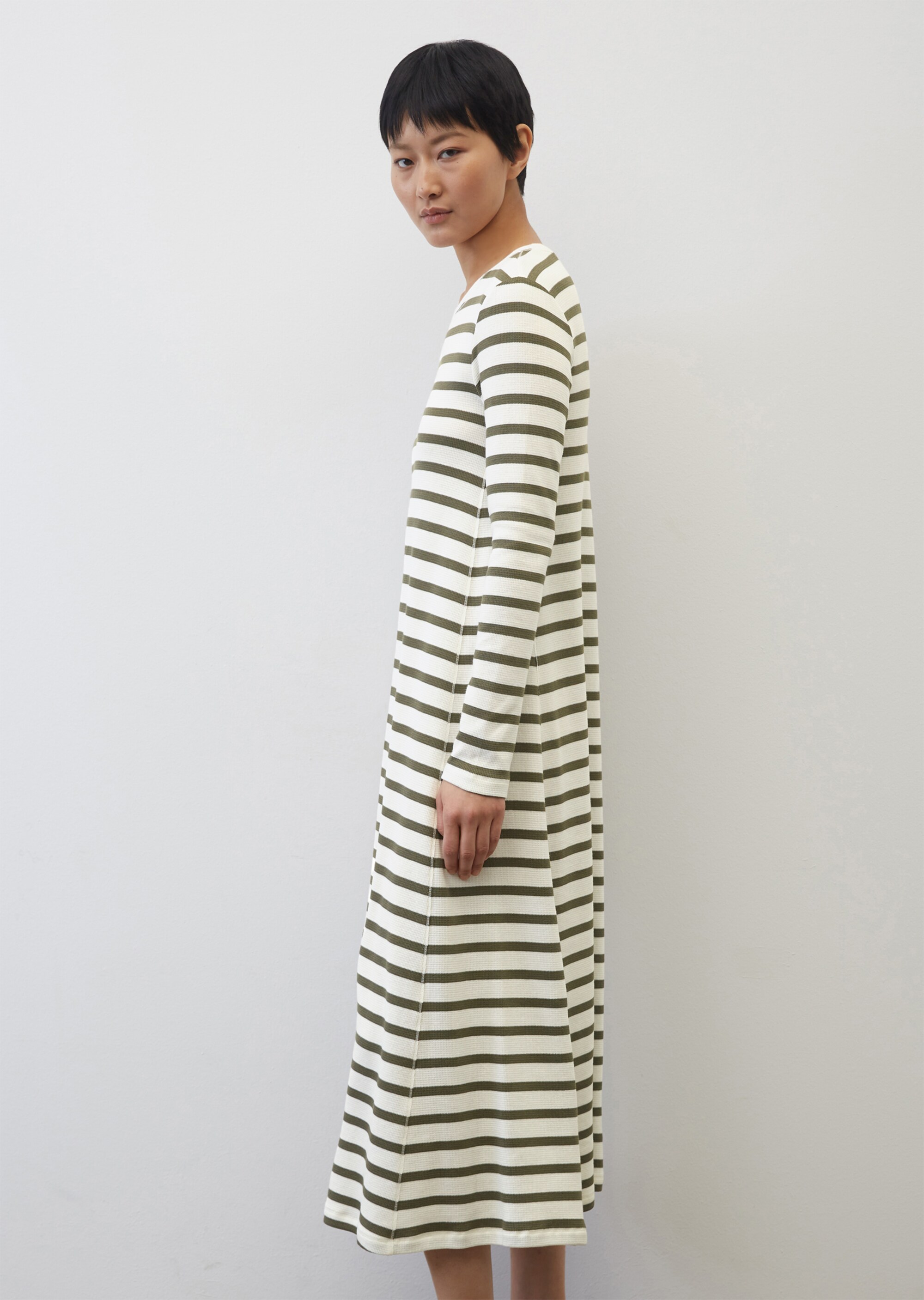 Gestreiftes Waffle-Jersey-Kleid aus LENZING™ ECOVERO™