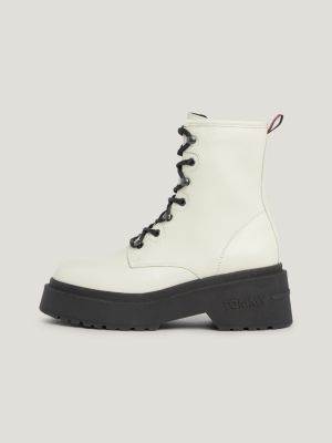 Botas robustas de couro com cadarço
