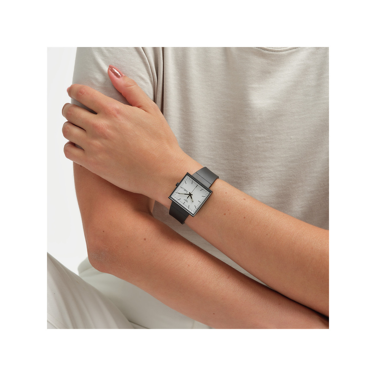 Montre SWATCH Square bioceramic What if black? homme bracelet matériau biosourcé noir
