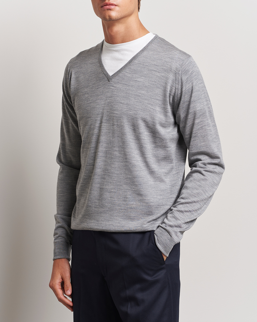 John Smedley Bobby Extra Fine Merino V-Neck Pullover Silver Grey