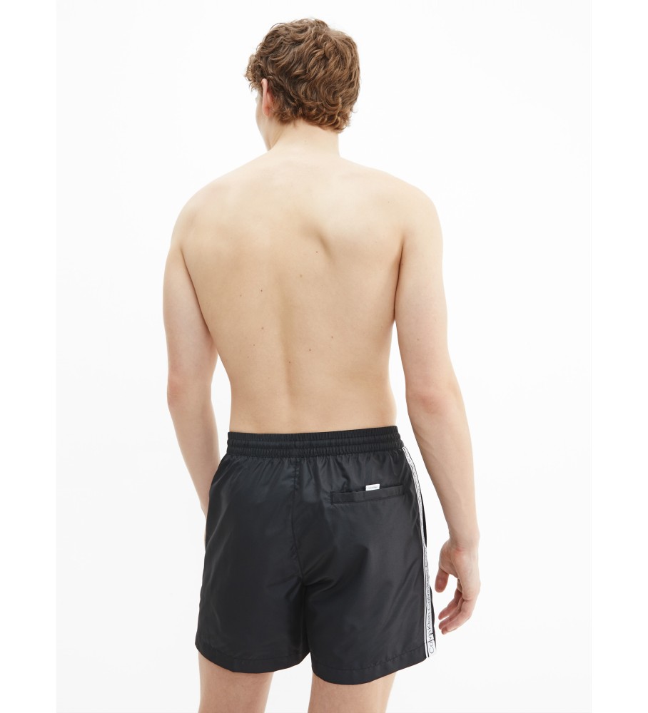 Calção de banho Calvin Klein de comprimento médio com fita com o logotipo, preto.