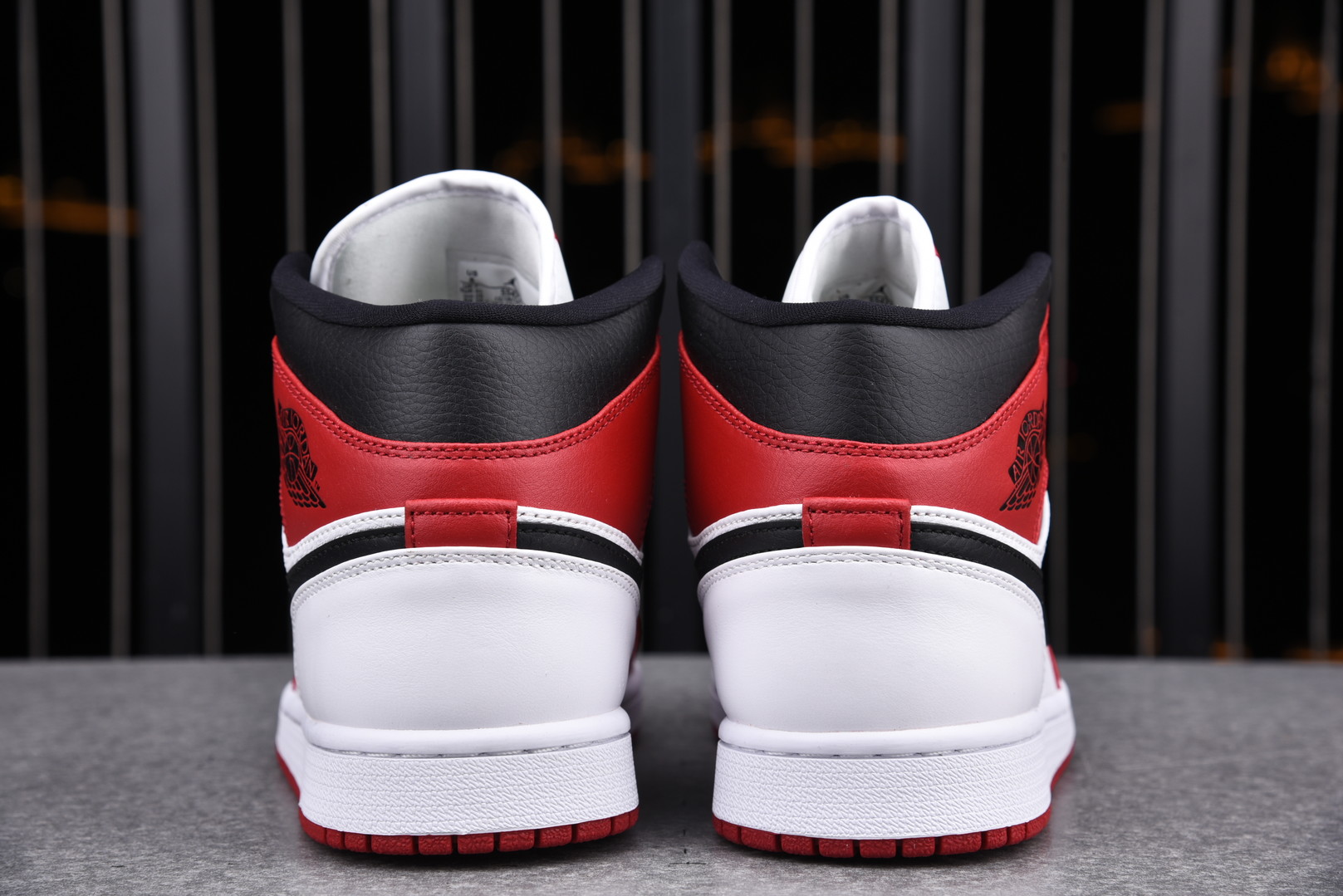 Jordan 1 Mid Chicago (2020)