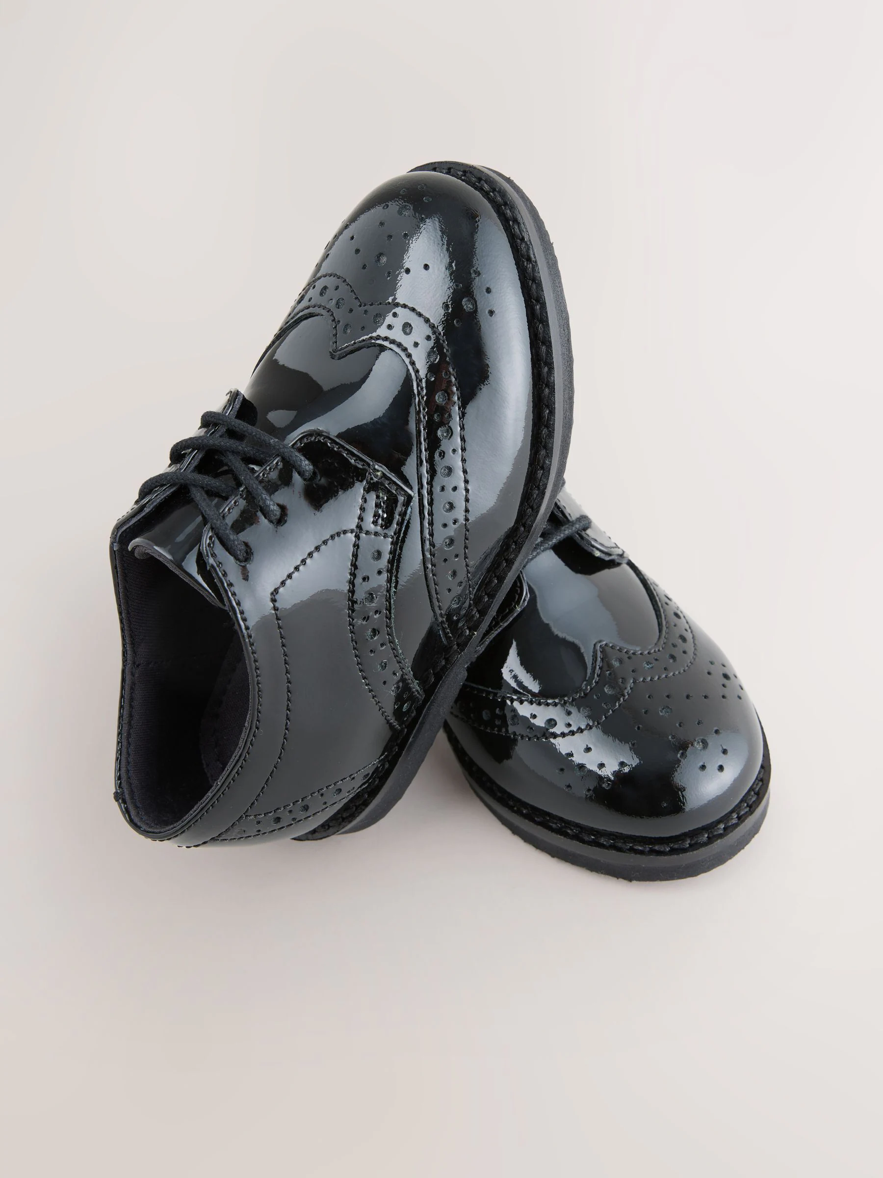 Zwart lak - Modieuze brogues van leer