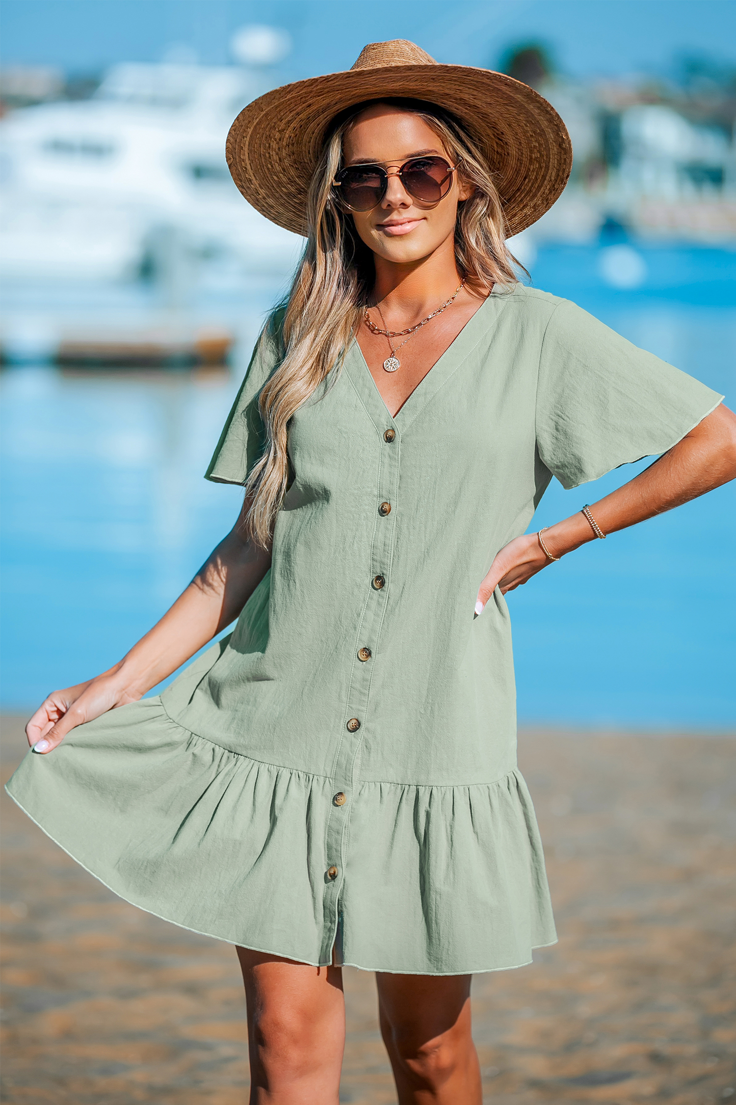 Robe en pur coton avec col en V et boutons à volants