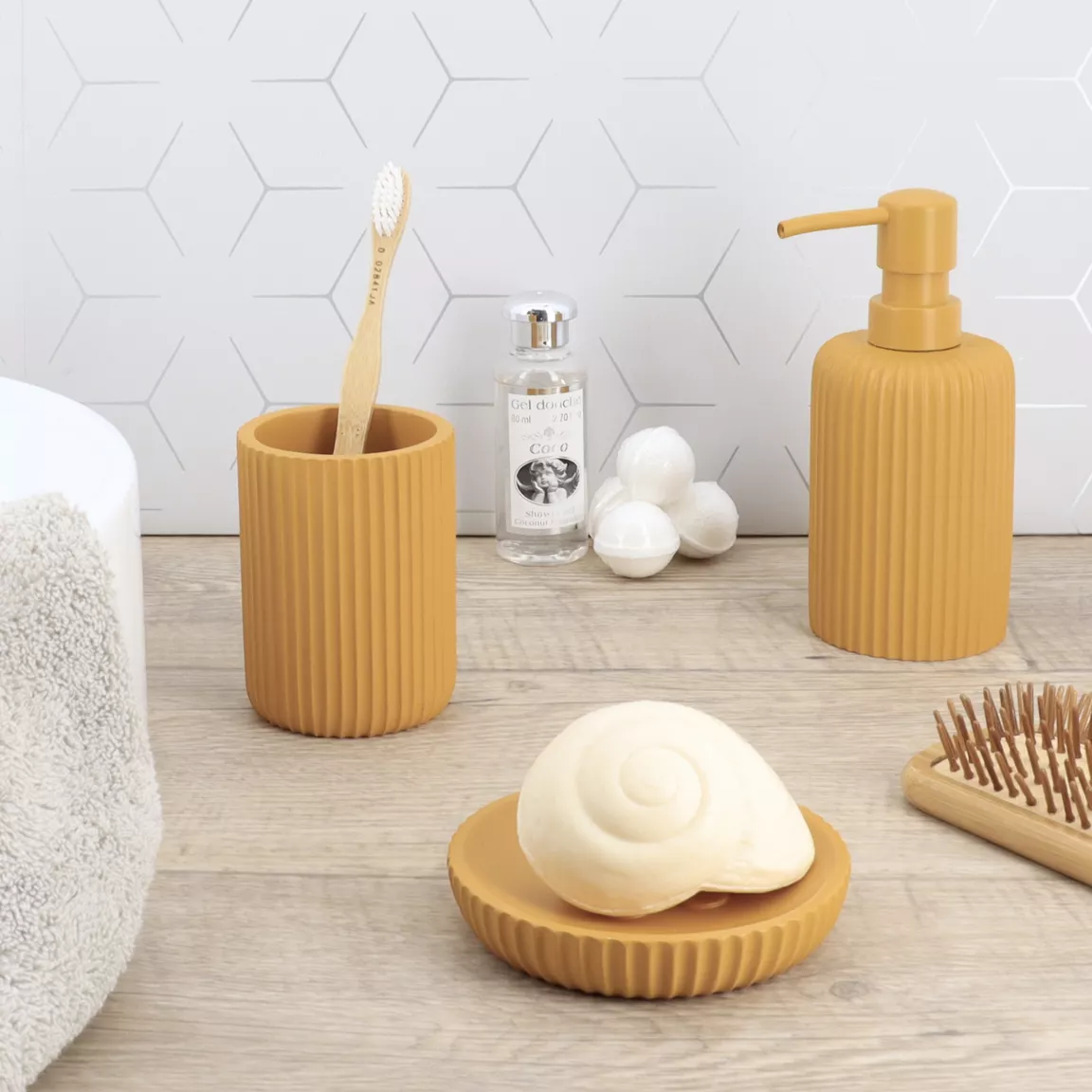Set d'accessoires salle de bain résine Strié Jaune moutarde