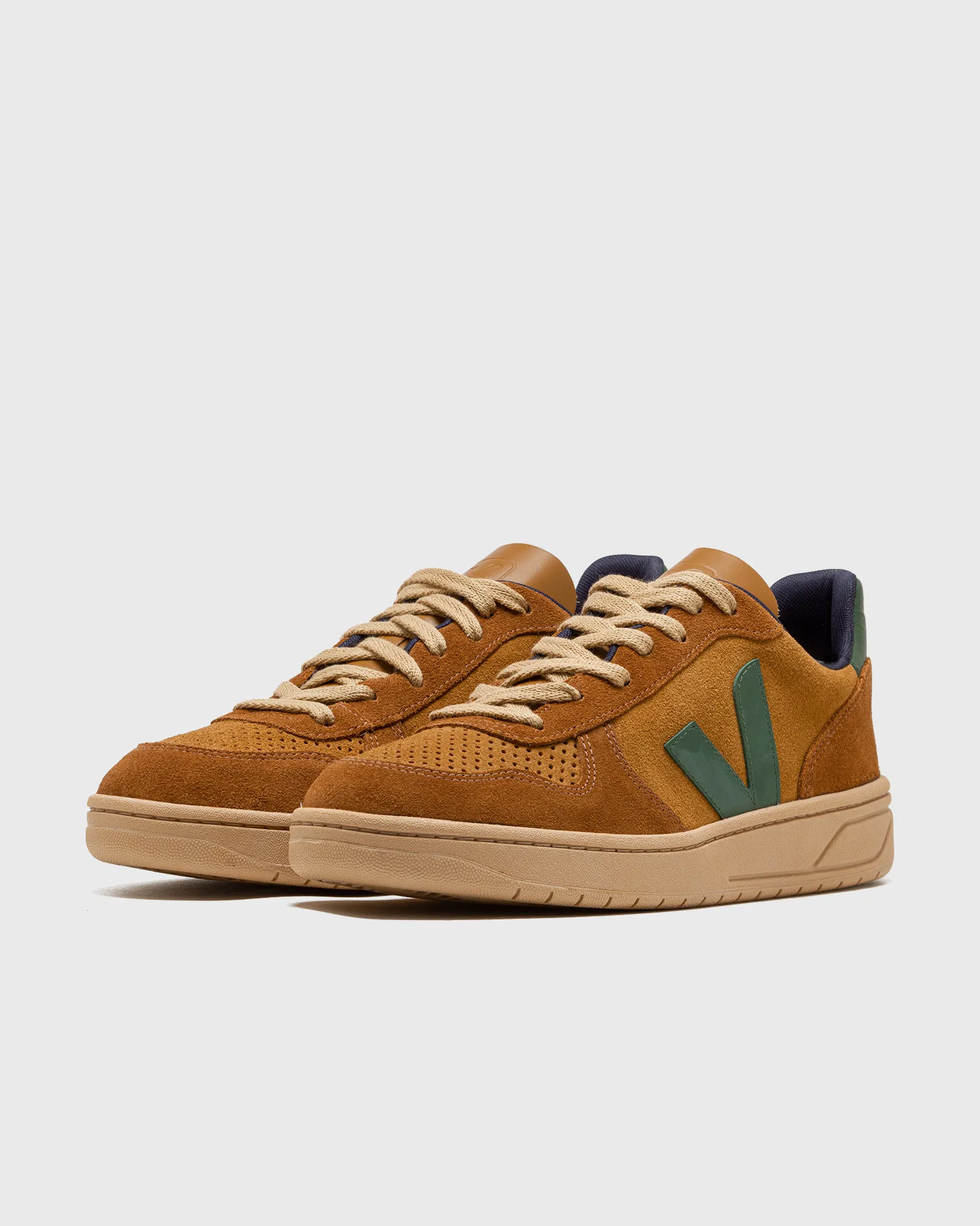 Veja V-10 SUEDE