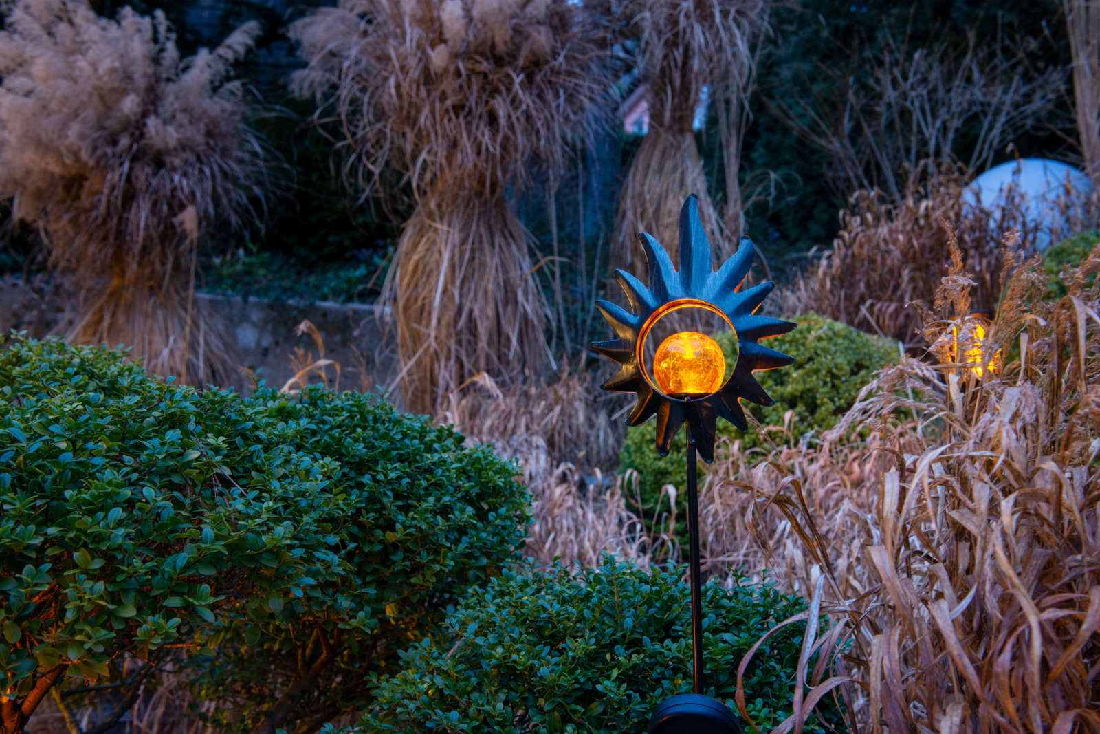 Solar-LED-Erdspieß SONNE - schwarz-kupfer - 93,5cm